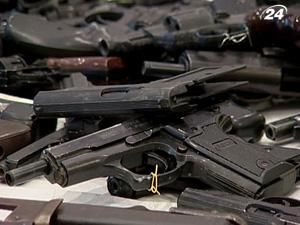 На руках пересічних українців - більше мільйона одиниць зброї На руках пересічних українців - більше мільйона одиниць зброї