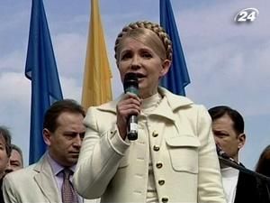 Регіонали забарикадували вхід до сесійної зали Верховної Ради Регіонали забарикадували вхід до сесійної зали Верховної Ради