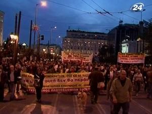 У Афінах відбулися сутички демонстрантів та поліції У Афінах відбулися сутички демонстрантів та поліції