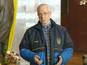 Азаров пообіцяв 400 млн. грн. на будівництво станцій метро у Києві Азаров пообіцяв 400 млн. грн. на будівництво станцій метро у Києві