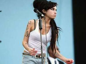 Емі Вайнхаус записала триб'ют Квінсі Джонсу Емі Вайнхаус записала триб'ют Квінсі Джонсу