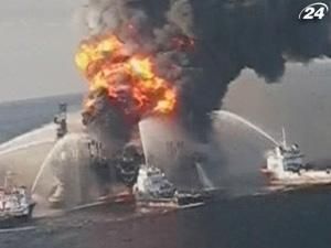 У США внаслідок вибуху на платформі 6 днів в океан витікає нафта