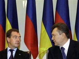 Українські і російські керівники привітали один одного Українські і російські керівники привітали один одного