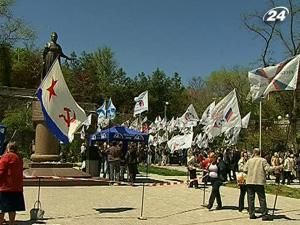 У Криму відбулись акції на підтримку угоди щодо російського флоту У Криму відбулись акції на підтримку угоди щодо російського флоту