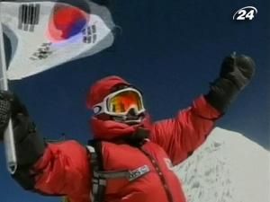 Альпіністка з Південної Кореї подолала 14 найвищих вершин світу Альпіністка з Південної Кореї подолала 14 найвищих вершин світу