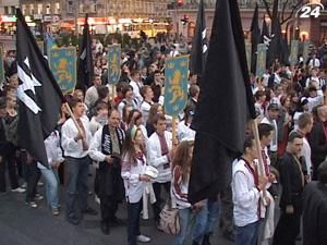У Львові відбувся парад вишиванок на підтримку УПА та дивізії "Галичина"