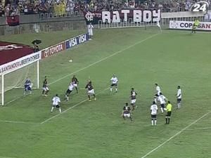 "Фламенго" в першому матчі переграв "Корінтіанс" "Фламенго" в першому матчі переграв "Корінтіанс"