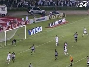 Хет-трик Тарделлі приніс "Атлетіко Мінейро" перемогу над "Сантосом" Хет-трик Тарделлі приніс "Атлетіко Мінейро" перемогу над "Сантосом"