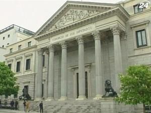 Вслід за Грецією і Португалією S&P знизило рейтинг Іспанії Вслід за Грецією і Португалією S&P знизило рейтинг Іспанії