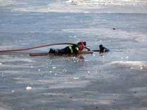 У Бурятії 5-річний школяр півгодини тримав зубами дівчинку, яка провалилась під лід У Бурятії 5-річний школяр півгодини тримав зубами дівчинку, яка провалилась під лід