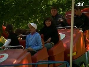 Сезон атракціонів набирає обертів, а тому перевіряти їх взялись ретельніше Сезон атракціонів набирає обертів, а тому перевіряти їх взялись ретельніше