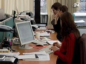 Українські компанії почали знову збільшувати штати та підвищувати зарплати працівників Українські компанії почали знову збільшувати штати та підвищувати зарплати працівників