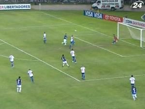 Хет-трик Рібейру приніс "Крузейру" перемогу над "Насьоналем" Хет-трик Рібейру приніс "Крузейру" перемогу над "Насьоналем"