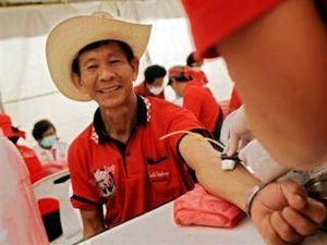 Таїландські опозиціонери напали на бангкокську лікарню Таїландські опозиціонери напали на бангкокську лікарню