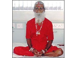 Індійський йог Прахлад Джані не приймає їжу і воду більше 60 років Індійський йог Прахлад Джані не приймає їжу і воду більше 60 років