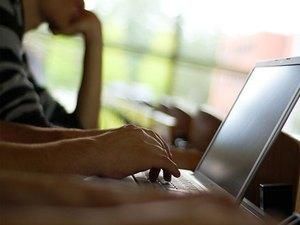 Влада ОАЕ обмежує доступ до Інтернет в громадських місцях