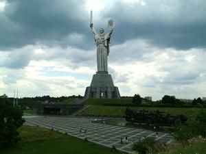 В Києві учасники акції "Марш колективної дії" вдягнули чорні маски В Києві учасники акції "Марш колективної дії" вдягнули чорні маски