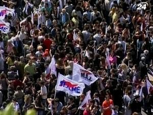 Греки знову протестують проти жорстких антикризових заходів уряду Греки знову протестують проти жорстких антикризових заходів уряду