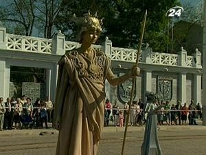 У Євпаторії відбувся чемпіонат живих скульптур У Євпаторії відбувся чемпіонат живих скульптур