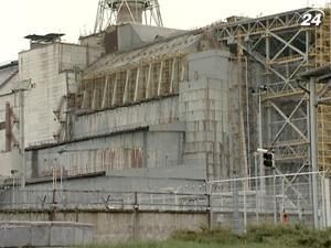 Через 24 роки після аварії на ЧАЕС там працюють 3,5 тис. людей Через 24 роки після аварії на ЧАЕС там працюють 3,5 тис. людей