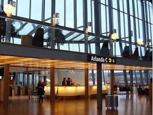 Літак, який летів до Талліна, зі скандалом посадили у Стокгольмі Літак, який летів до Талліна, зі скандалом посадили у Стокгольмі