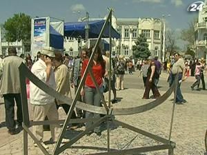 У Євпаторії встановили годинник, яки показуватиме літній час У Євпаторії встановили годинник, яки показуватиме літній час