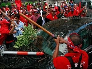 Таїландська влада написала опозиціонерам смски Таїландська влада написала опозиціонерам смски