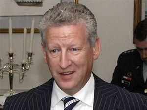 Бельгієць на великій швидкості в'їхав в будинок голови Міноборони Бельгієць на великій швидкості в'їхав в будинок голови Міноборони