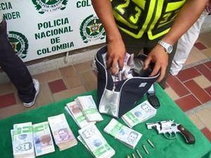 На півночі Колумбії знайдено коробки з майже 42 млн. дол. На півночі Колумбії знайдено коробки з майже 42 млн. дол.