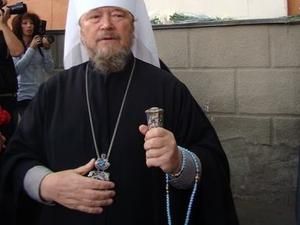 Єпископ УПЦ МП благословив військових на участь в параді Єпископ УПЦ МП благословив військових на участь в параді