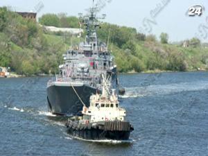 Корабель Чорноморського флоту Росії ледь не потопив українського буксира Корабель Чорноморського флоту Росії ледь не потопив українського буксира