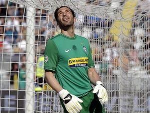 Англійські гранди поборються за голкіпера збірної Італії Англійські гранди поборються за голкіпера збірної Італії