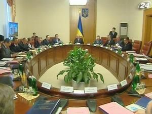 Азаров закріпить для українців погодинний мінімум оплати праці Азаров закріпить для українців погодинний мінімум оплати праці