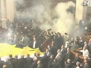 Витівки опозиції 27 квітня завдали шкоди на більш ніж 100 тисяч гривень Витівки опозиції 27 квітня завдали шкоди на більш ніж 100 тисяч гривень