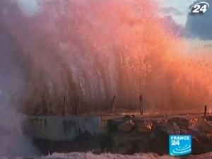 У Франції десятиметрові хвилі накрили Лазурний Берег У Франції десятиметрові хвилі накрили Лазурний Берег