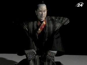 Курода Бусі вміє танцювати, битись і навіть пити чай Курода Бусі вміє танцювати, битись і навіть пити чай