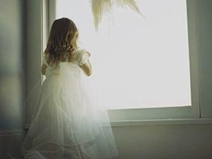 Чотирирічна дівчинка випала з вікна п'ятиповерхівки в Харкові Чотирирічна дівчинка випала з вікна п'ятиповерхівки в Харкові