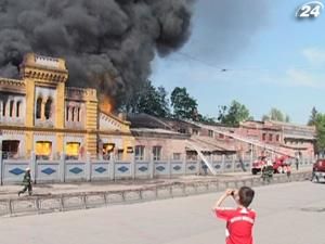 У Харкові на території вагоноремонтного заводу спалахнула пожежа У Харкові на території вагоноремонтного заводу спалахнула пожежа