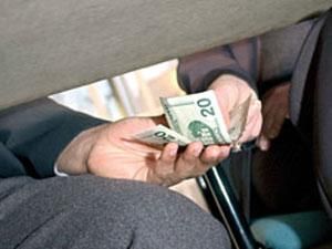 В Одесі суддя, його помічник і адвокат затримані за хабарництво В Одесі суддя, його помічник і адвокат затримані за хабарництво