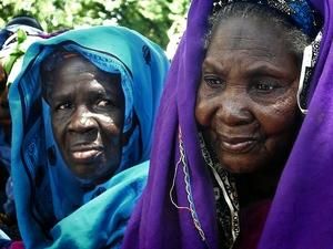 Африканські бабусі зібрались на саміт, щоб поговорити про СНІД Африканські бабусі зібрались на саміт, щоб поговорити про СНІД