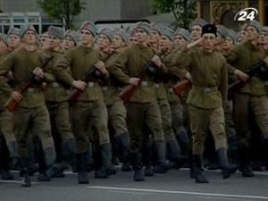 На Хрещатику відбулась генеральна репетиція параду до 9 травня На Хрещатику відбулась генеральна репетиція параду до 9 травня