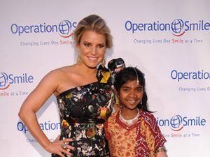 Джесіка Сімпсон займається благочинністю, щоб діти посміхались Джесіка Сімпсон займається благочинністю, щоб діти посміхались