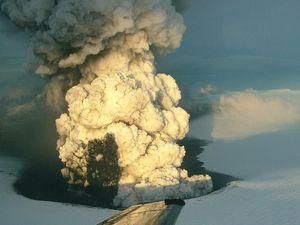 Ісландський вулкан знову загрожує зупинити авіасполучення Ісландський вулкан знову загрожує зупинити авіасполучення