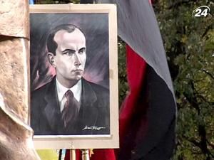 Шухевич і Бандера - почесні громадяни Львова Шухевич і Бандера - почесні громадяни Львова