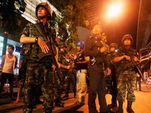 В Бангкоку вбили двох поліцейських і ще семеро отримали поранення В Бангкоку вбили двох поліцейських і ще семеро отримали поранення