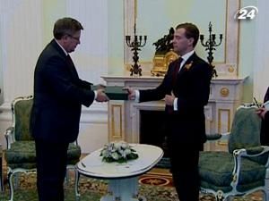 Росія передала Польщі 67 томів архіву про трагедію в Катині Росія передала Польщі 67 томів архіву про трагедію в Катині