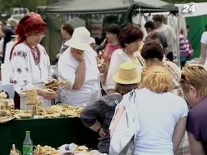 У Києві триває ярмарок виробів народних майстрів