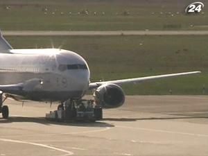 В Європі продовжують закривати аеропорти через вулканічний попіл В Європі продовжують закривати аеропорти через вулканічний попіл