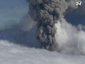 Через попіл по всій Європі знову скасовано сотні авіарейсів Через попіл по всій Європі знову скасовано сотні авіарейсів