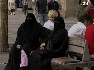 Парламент Франції засудив носіння паранджі Парламент Франції засудив носіння паранджі